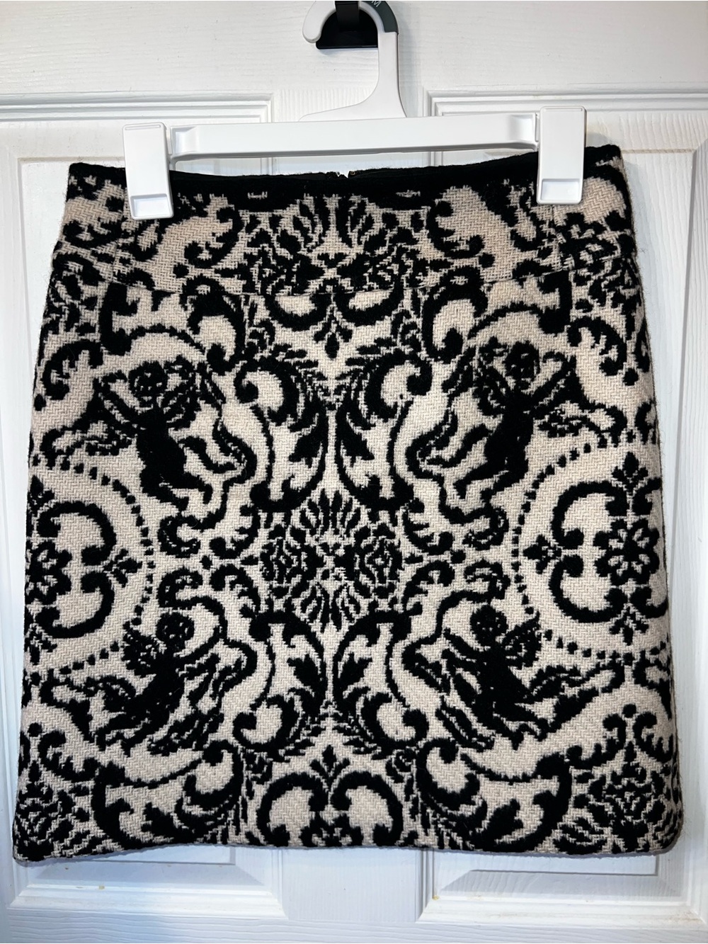 J. McLaughlin Women’s Size 2 Black and Cream Damask Knit Mini Skirt